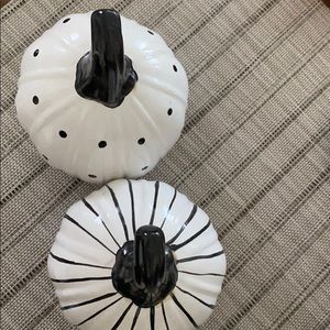 Set of 2 ceramic pumpkins